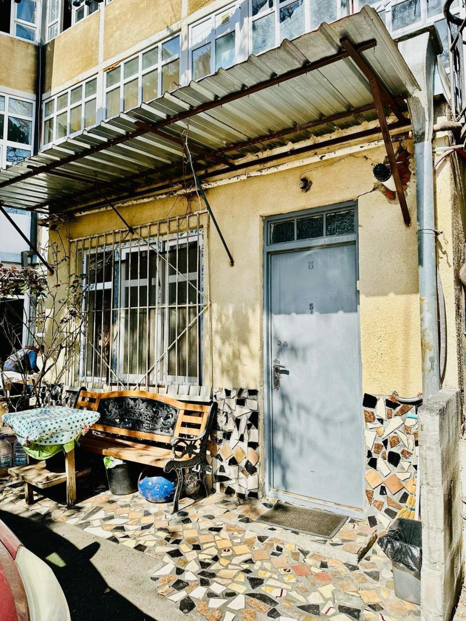 Historical Apartment In City Center Tbilisi Buitenkant foto
